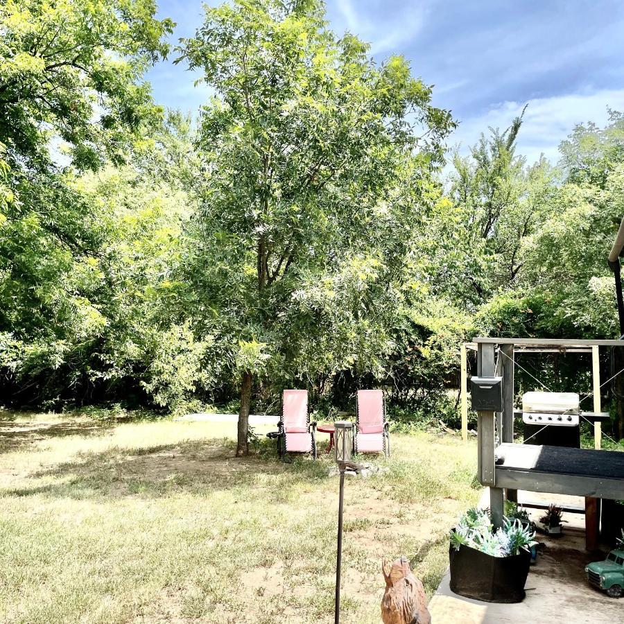 Pet Friendly Graham Home Route 66 At The Mistletoe Farm Exterior foto