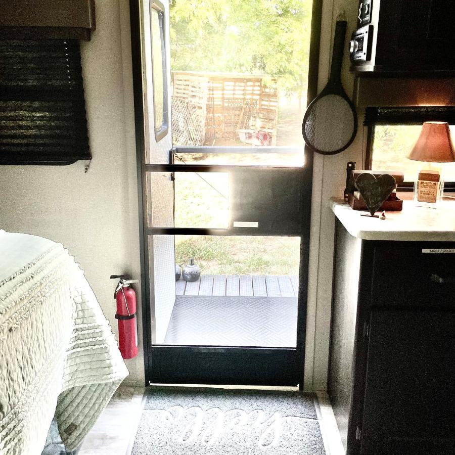 Pet Friendly Graham Home Route 66 At The Mistletoe Farm Exterior foto