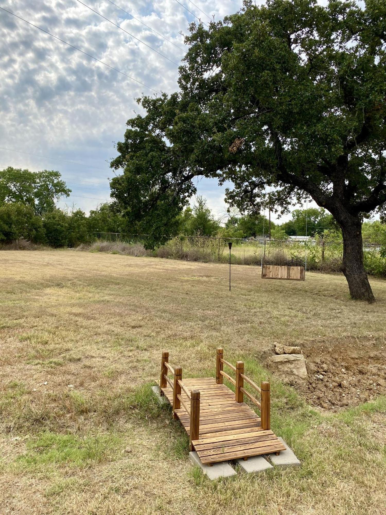Pet Friendly Graham Home Route 66 At The Mistletoe Farm Exterior foto